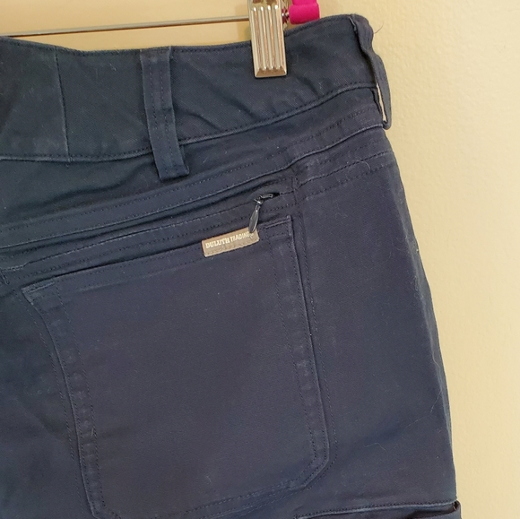 Duluth Trading Co. Cargo Pants Navy, size 14, 33” length, Curvesetter Waistband - Picture 4 of 5